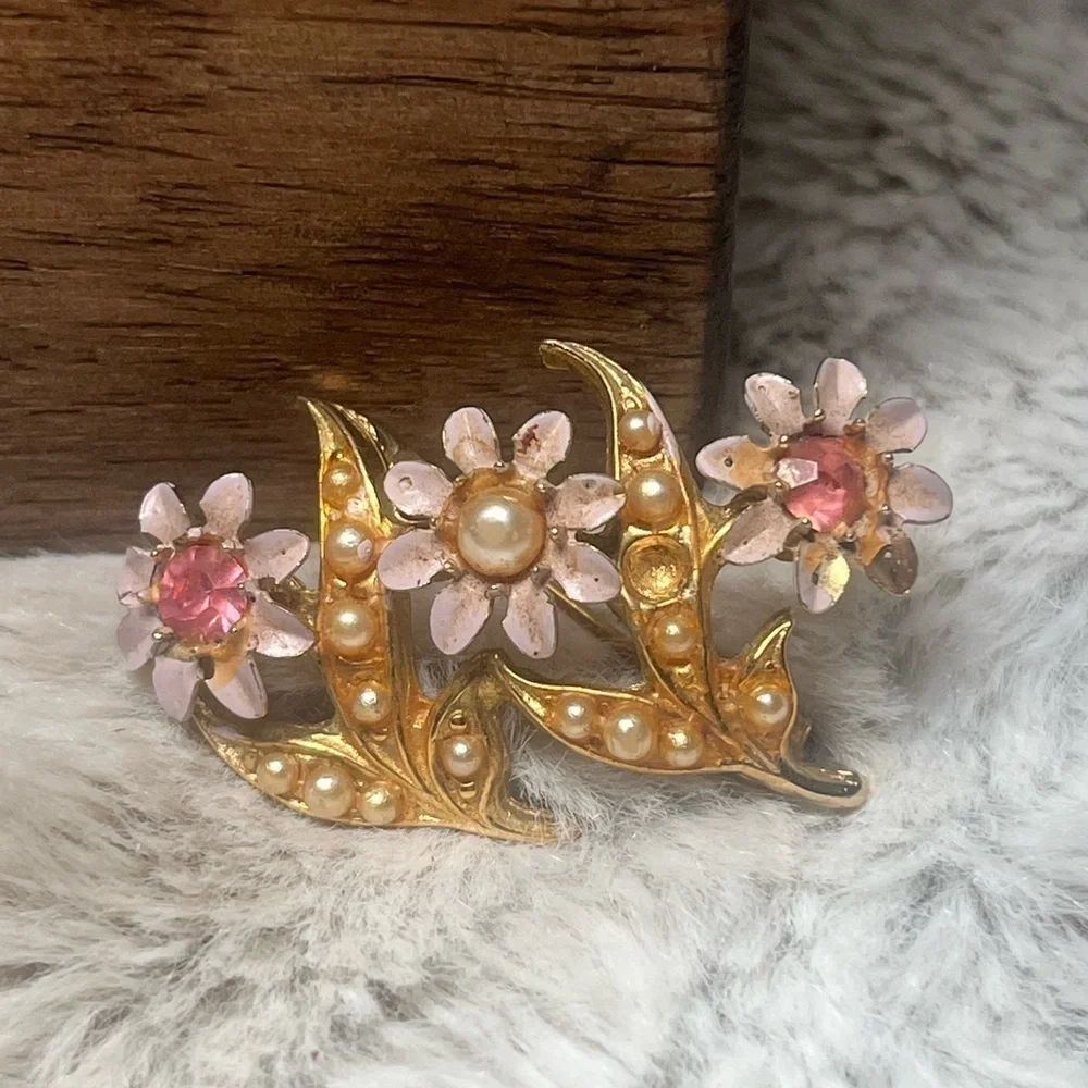 Vintage Flower Brooch
